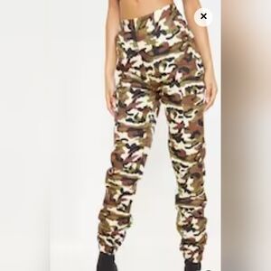 Pretty Little Thing High-rise camo pants, size 6, NWOT